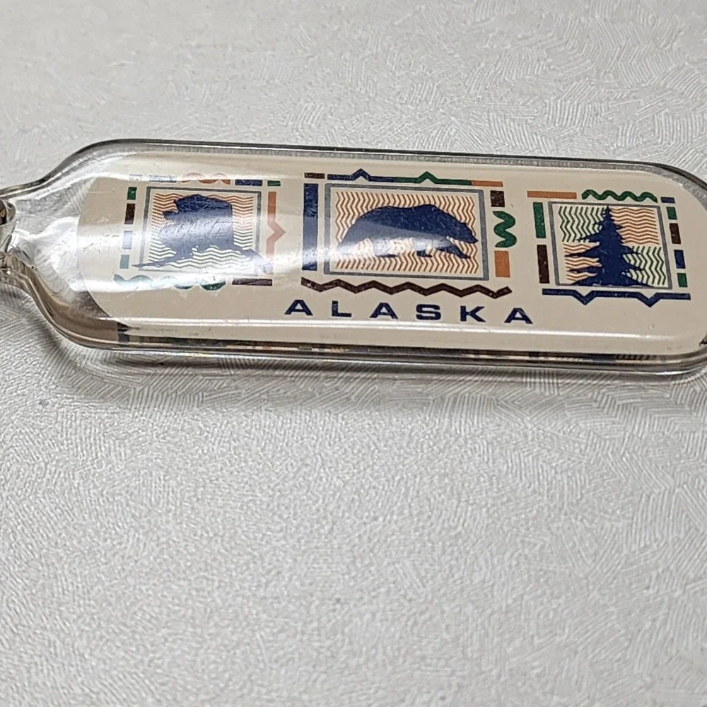 Vintage Alaska USA Vacation Tree Bear State Lucite Keychain Key Ring Collectible